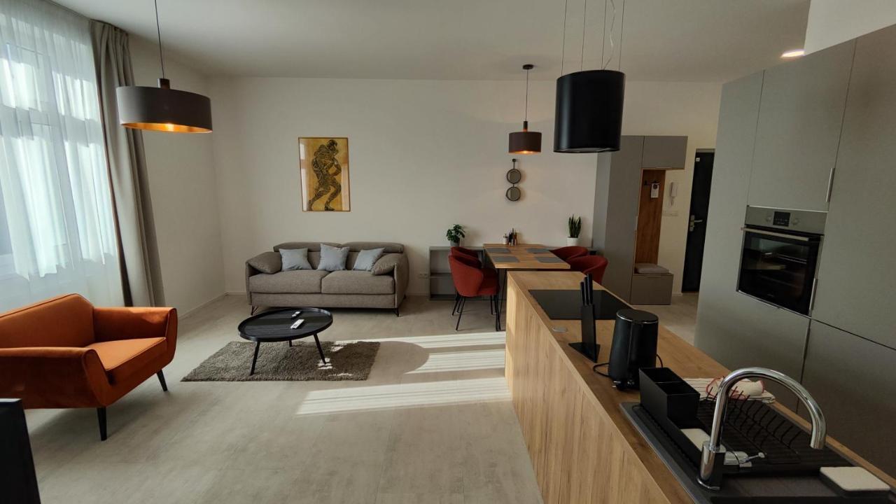 Dohnanyi Villa By Chors เตร็นชีน ภายนอก รูปภาพ
